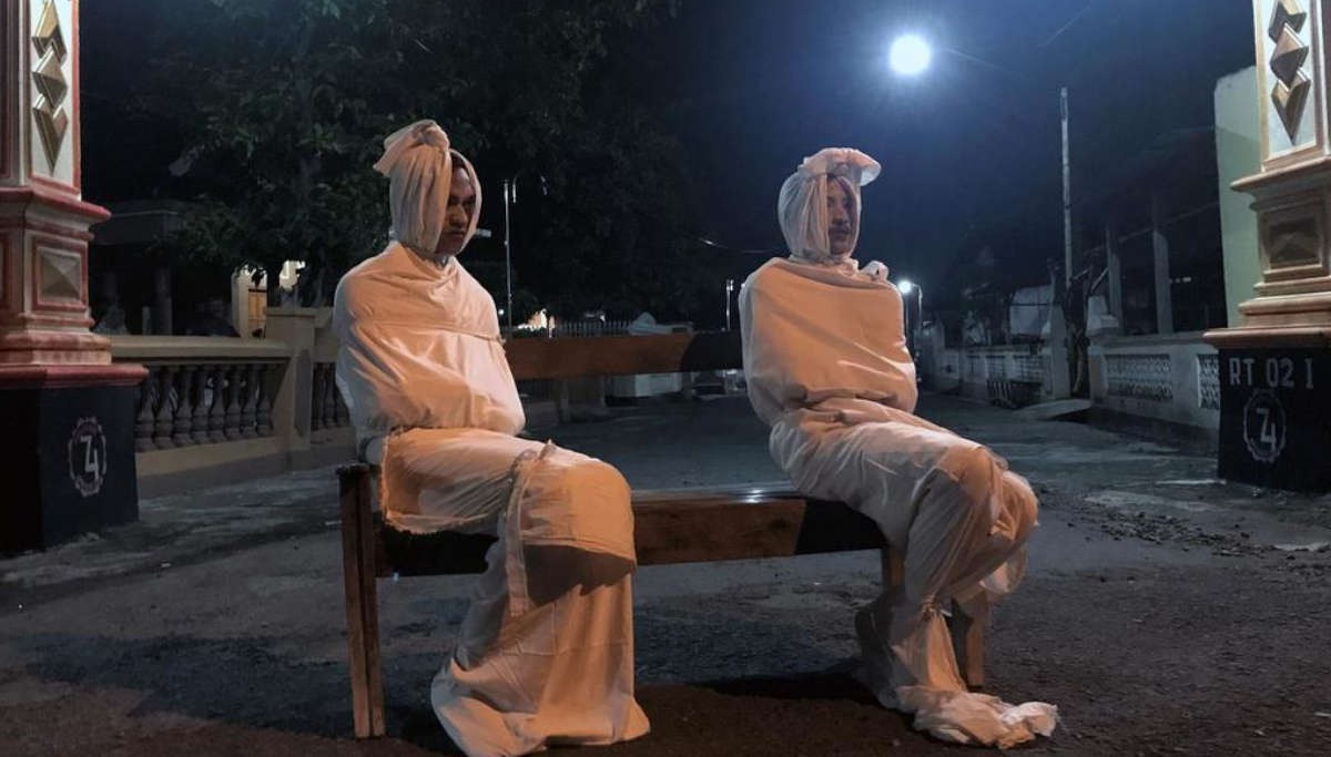 Pocong Ghost Patrolling This Indonesian Village to Enforce Coronavirus Lockdown