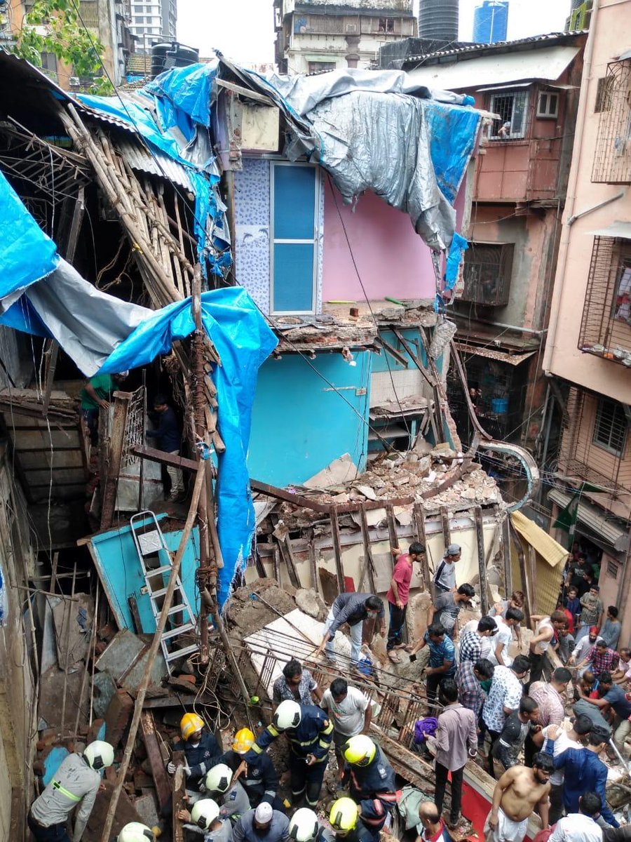 Mumbai Building Collapse Dongri Chaos, Confusion and Crowd Affects Rescue Mission