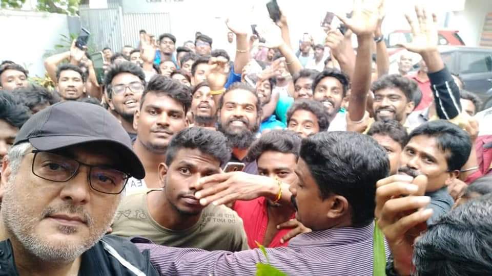 Thala Ajith Kumar First Selfie with his Fans Photo Gone Viral