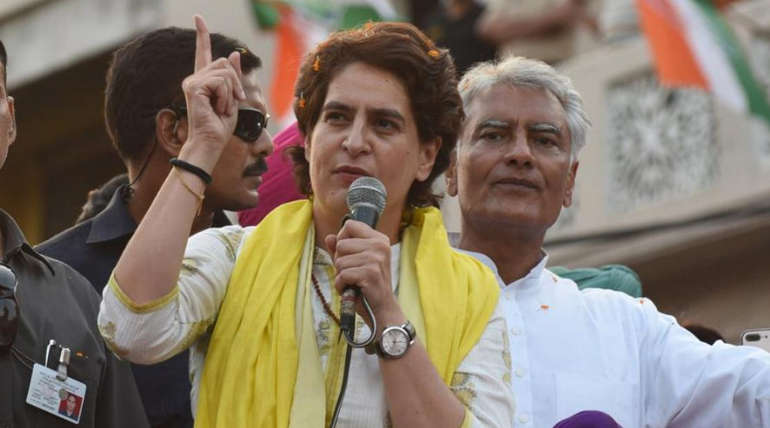 Modi is a Better Actor than Amithab Says Priyanka Gandhi