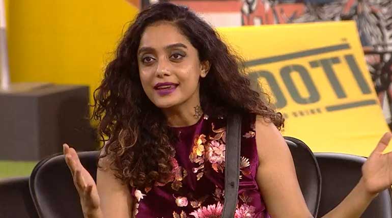 Bigg Boss 3 Tamil: Abirami Broke Down Terribly and Saved