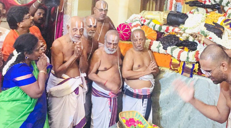 Dr Tamilisai Soundarrajan Worshipped Athi Varadar