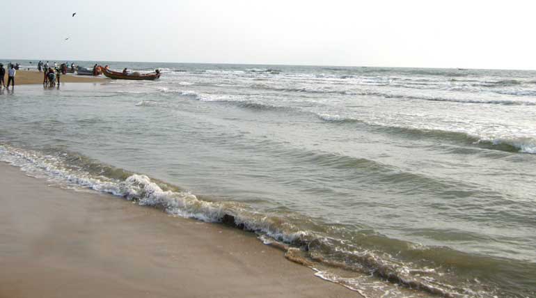 Sea receding for more than 200 meters causes panic in Thanjavur