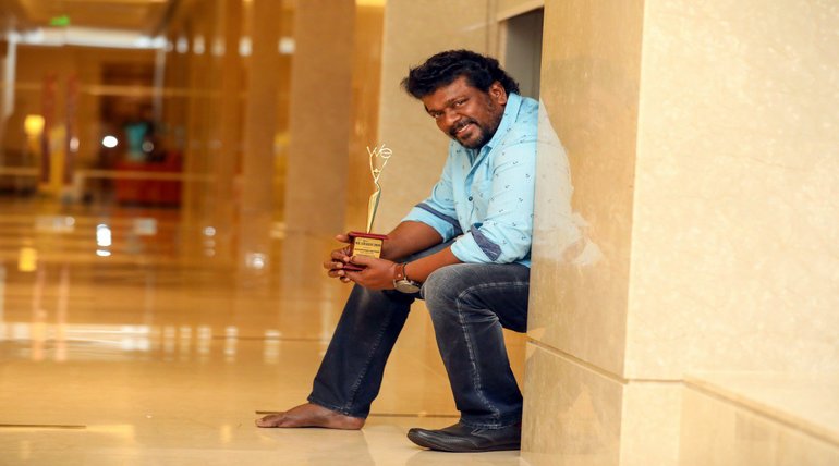 Parthiban Pleases People to Watch Oththa Seruppu