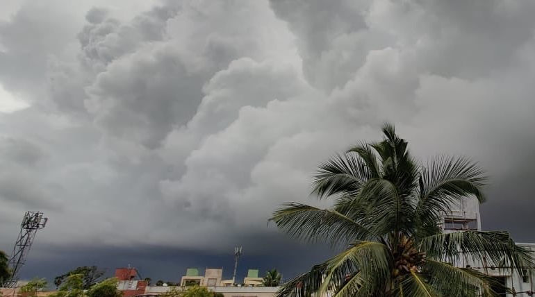 Tamil Nadu Rains: Heavy Rain warning Issued to Four Districts. Photo Courtesy:Twitter/santhoshsx