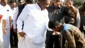 Forest Minister Dindigul Sreenivaasan Asking the Tribal Boy to Unlock his Slipper Buckle