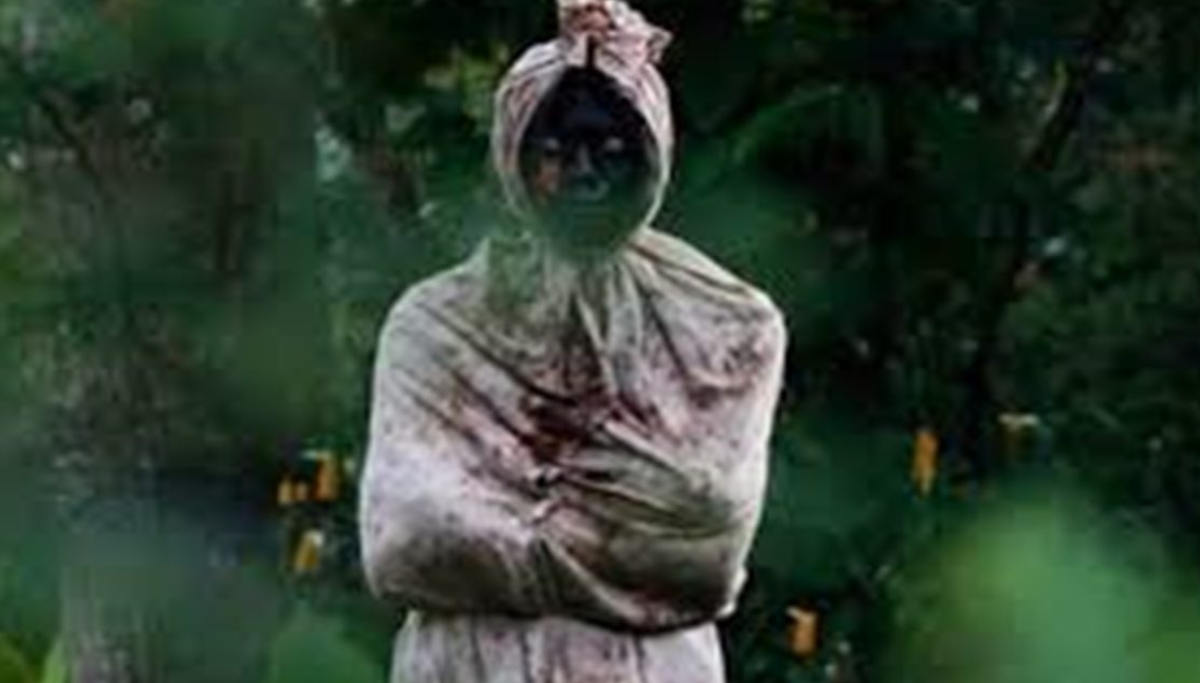 Pocong Ghost Patrolling This Indonesian Village to Enforce Pocong Ghost Patrolling This Indonesian Village to Enforce
