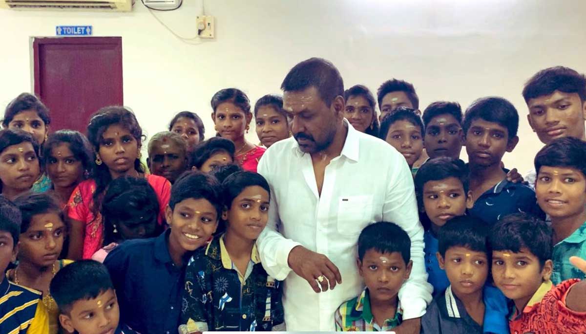 Raghava Lawrence with his orphanage kids.