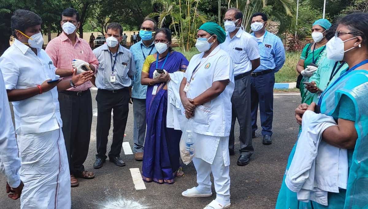 Minister Vijayabaskar in Trichy Medical College for Covid19 meeting