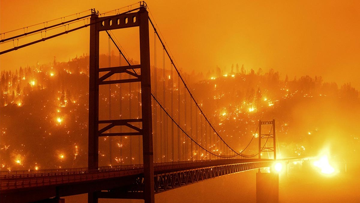 Wildfire kills three in California and destroys five towns in Oregon. ABC30