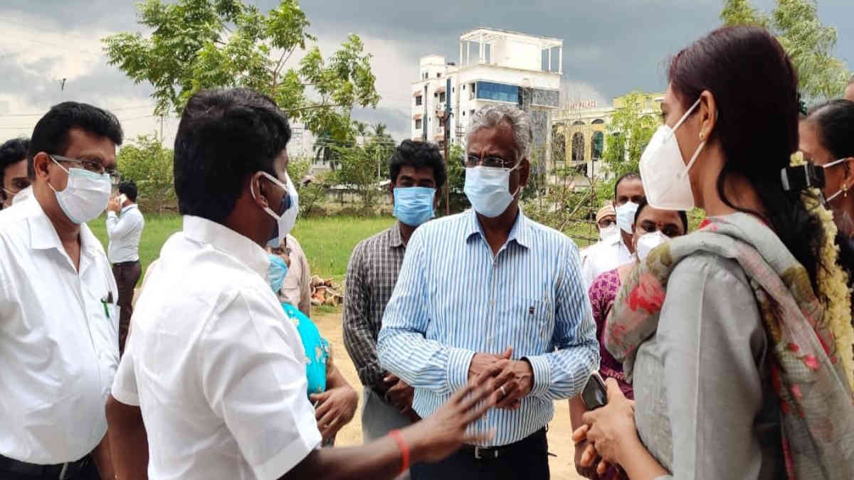 Health Minister C Vijayabaskar visiting the Siddha CCC at Pudukkottai with District Collector