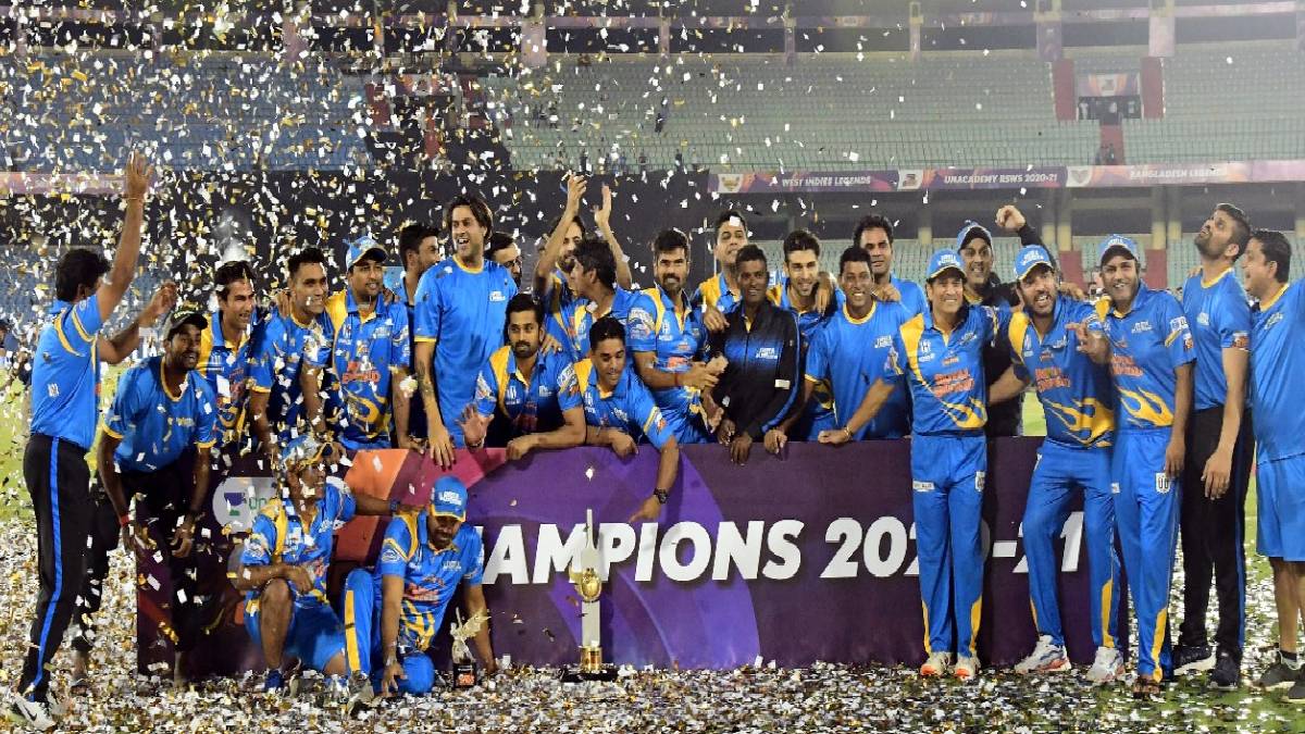 DK tweet on the victory of India