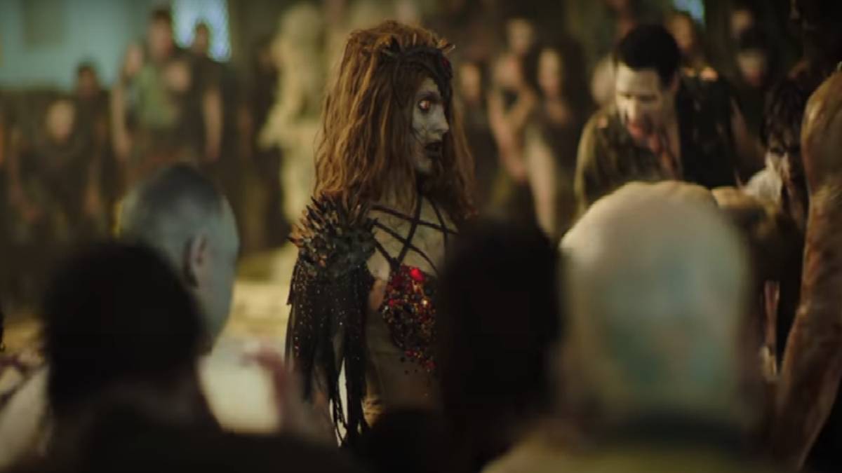 Army Of The Dead Cast Queen Zombie - Army Military